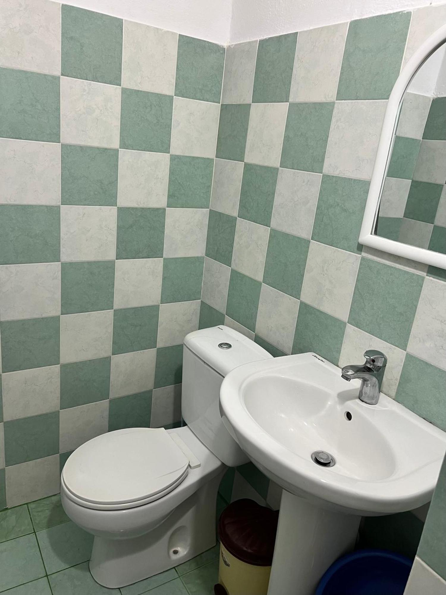 Tourists Guest House Гірокастра Екстер'єр фото