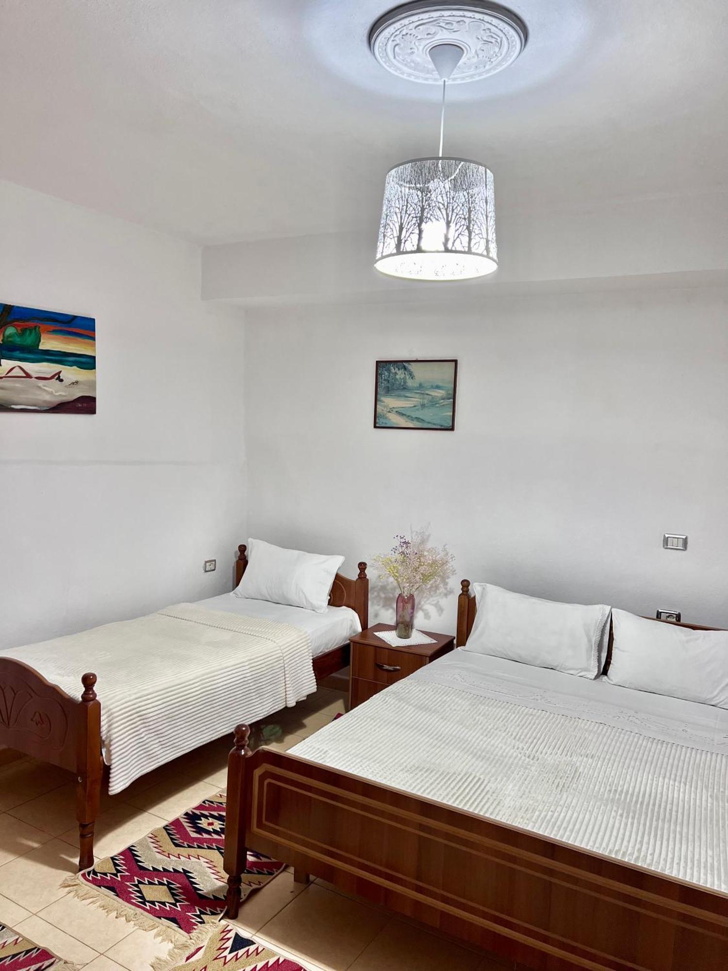 Tourists Guest House Гірокастра Екстер'єр фото